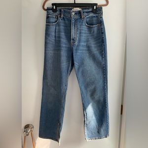 Abercrombie & Fitch Ultra High Rise Ankle Straight Jeans MEDIUM WASH Size 28S